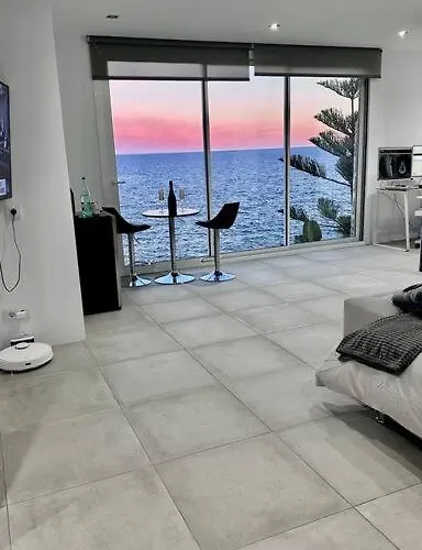 Villa En El Acantilado